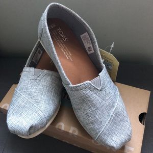 🌼Light grey slip on Toms🌼